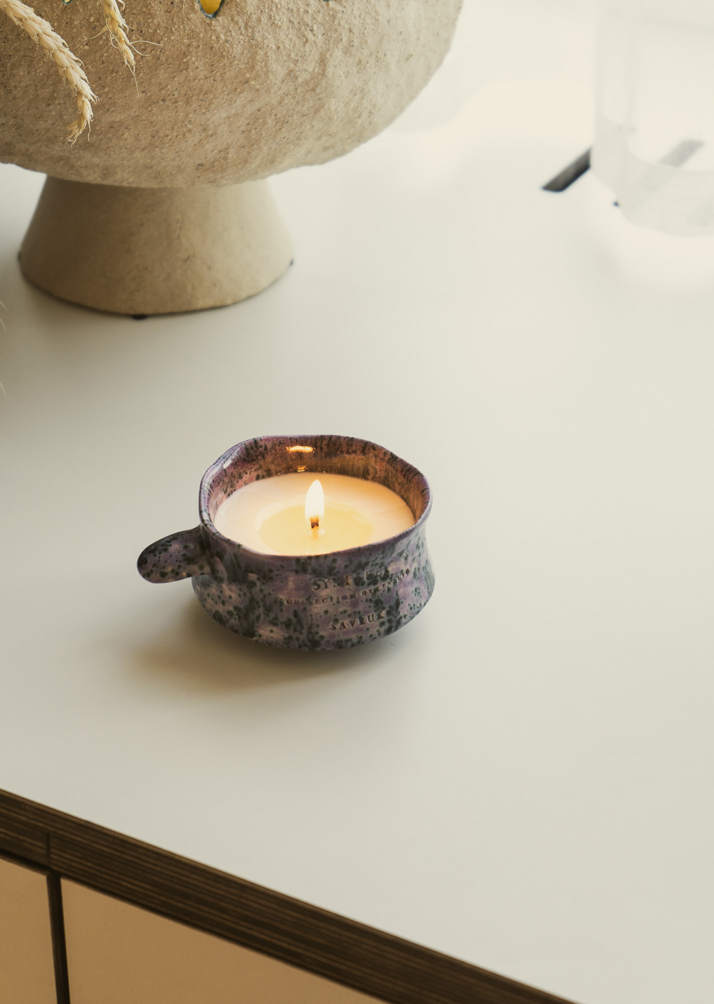 SYNI GUBY – The “Blue Lips” Soy Candle